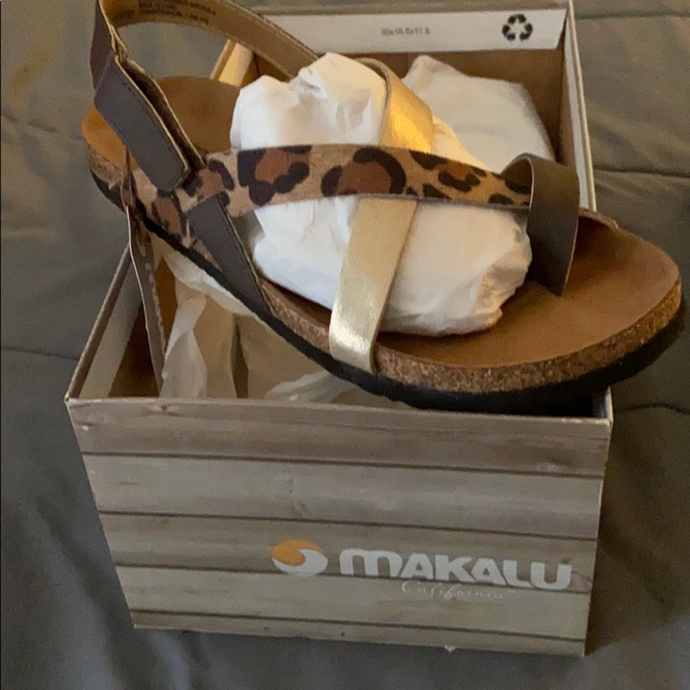 Sandals - Picture 2 of 3